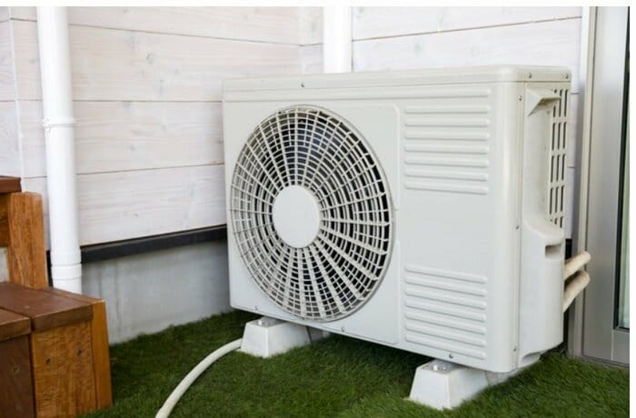 室外機の周りに物を置いたり、囲ったりしない(提供:パナソニック)