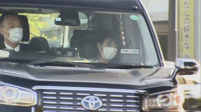 眞子さんは、午後3時ごろ、タクシーで赤坂御用地を訪れた。