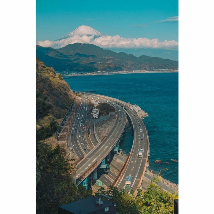 薩埵(さった)峠から眺める東海道本線(静岡県)