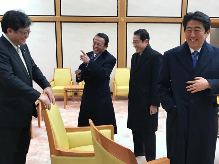 トランプ大統領(当時)との首脳会談に出発する直前(2017年2月:萩生田氏HPより)
