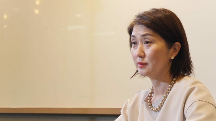 小林さんの考える「真の女性活躍」に聞き入る佐々木恭子アナウンサー