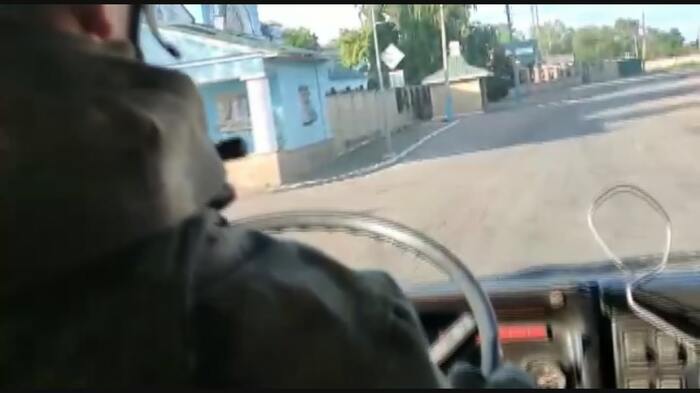 ウクライナを走るロシア軍の車両(撮影:ニキータさん)