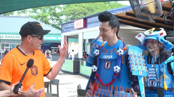 日本人サポーターとオランダのサポーター