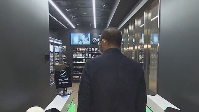 マスク姿でも「目元だけ」で本人確認 NECコロナ対策で顔認証ゲート実証実験