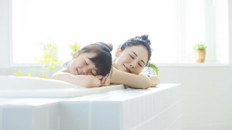 むくみの解消なら半身浴より全身浴?安眠・肌ケア・ストレス解消ではどう?目的別のおすすめ「湯温」と「入浴時間」|FNNプライムオンライン
