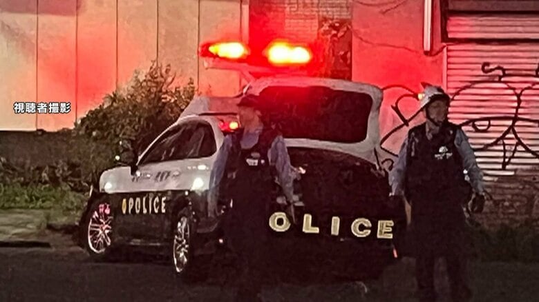 警視庁パトカーの追跡から逃走した車が神奈川県警のパトカーに側面から衝突…乗車中の警察官2人負傷　車運転の若い男は逃走　神奈川・相模原市｜FNNプライムオンライン