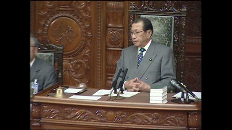 衆院議長の綿貫氏　2001年