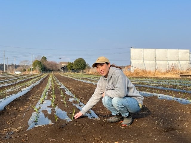 この農園で”サムライガーリック”を育てる吉田さやかさん