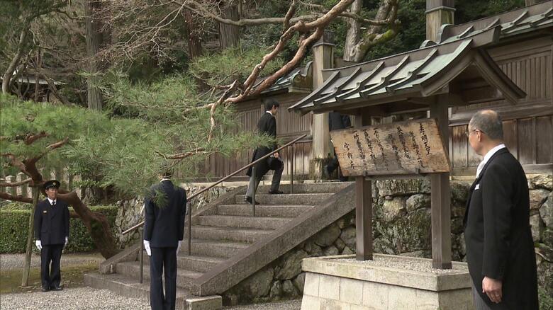 孝明天皇陵に向かわれる悠仁さま