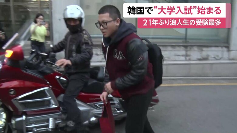 バイクで会場に到着した受験生
