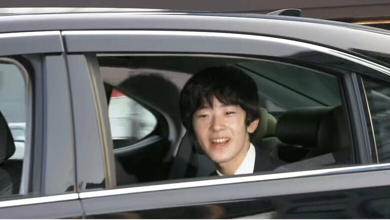 誕生日には沿道から「おめでとうございます」の声がかかり笑顔に　2024年9月