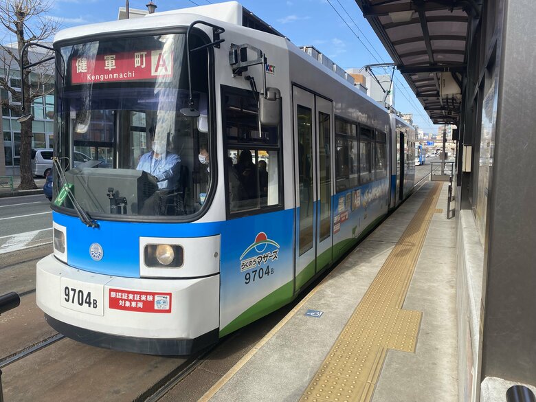 実証実験を行っている路面電車（提供：熊本市交通局）
