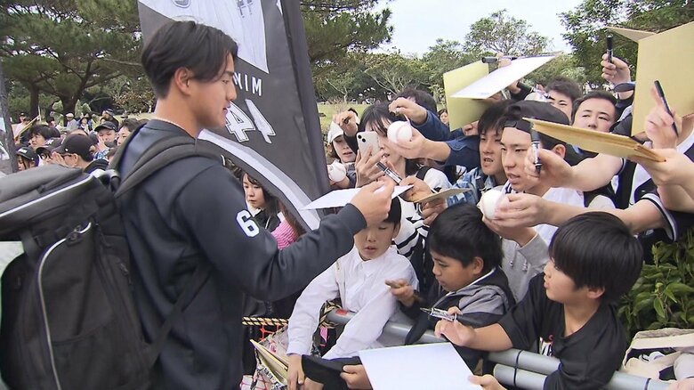 ファン対応する西川選手