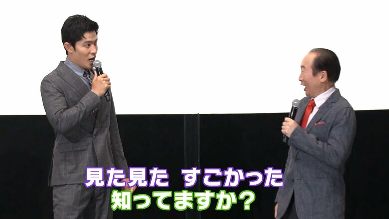 意気投合にうれしそう