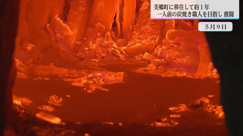 約一カ月間、火を絶やさず燃やし続ける