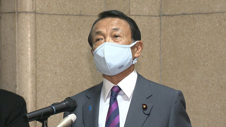 『ゴルゴ13』の素晴らしさを記者に語る麻生大臣