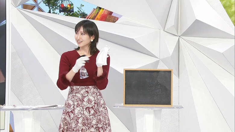 スタジオで実践する横山ルリカ