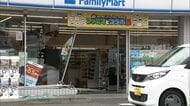 コンビニに車突っ込む事故　女性客けが　アクセルとブレーキ踏み間違いか　東京・小平市