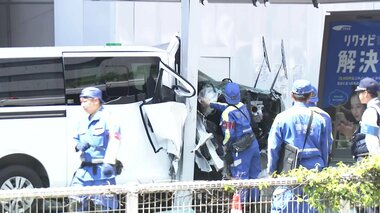東京・渋谷の明治通りでバス停に車突っ込み大破　50代男性運転手死亡　巻き込まれた80代…