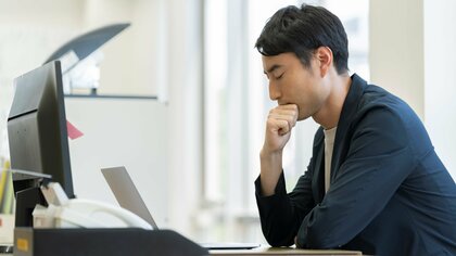 課長に昇進後“信じていた”部長から突然プロジェクトを外され企画も真っ先に反対…部下の活躍に嫉妬する上司の心理と対処法