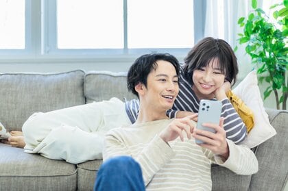 【ママ・パパもスマホ依存!?】「1日3時間以上」スマホを利用するママパパが5割超え! ママパパがよく使うアプリランキング1位はやっぱり〇〇〇〇!/いこーよファミリーラボ