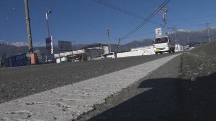 道路横断中に車にはねられる　38歳男性が意識不明の重体　タクシーを降りた後、道路に出てはねられたか