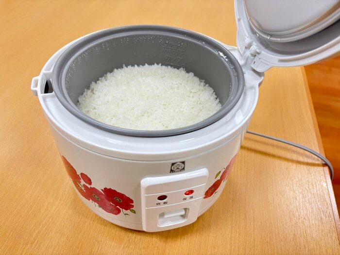 昭和レトロな花柄の復刻版炊飯器(画像提供:タイガー魔法瓶)