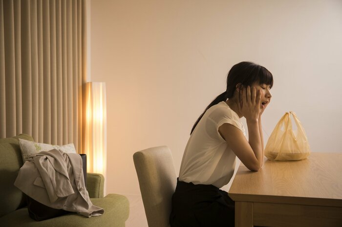 帰宅後は「まず食事」の人も多いのでは?(画像はイメージ)