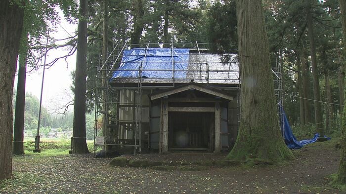 男2人が屋根から銅板を盗んだ福井市の樺八幡神社