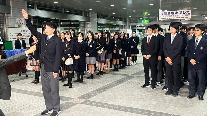 選手宣誓をする植村駿