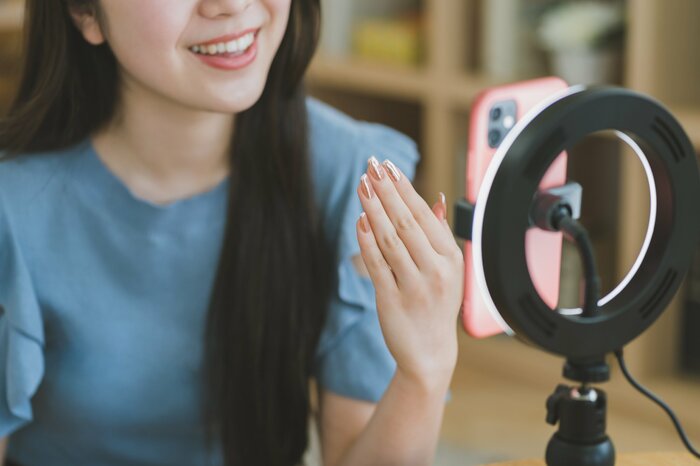 手軽に「何者か」になれるように…(画像:イメージ)