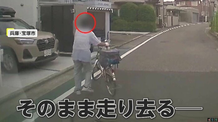 自転車を方向転換させている人物(視聴者提供)