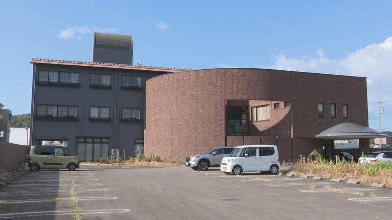 “生前”にも約760万円引き出しか 老人ホームで死亡した入居者の口座から現金引き出した疑いの施設長らを再逮捕｜FNNプライムオンライン