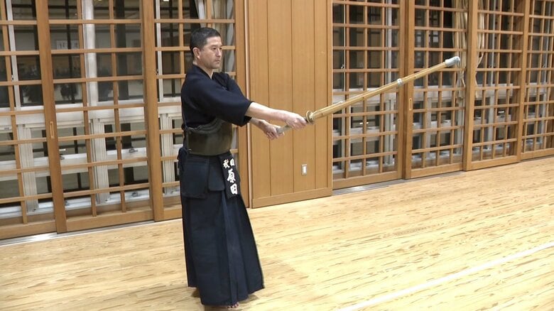 「ゴールはない」と歩み続ける剣の道　合格率“0.5％”の壁を突破し最高段位「八段」取得した秋田県警の48歳警察官　“無心の挑戦”と後進育成への思い｜FNNプライムオンライン