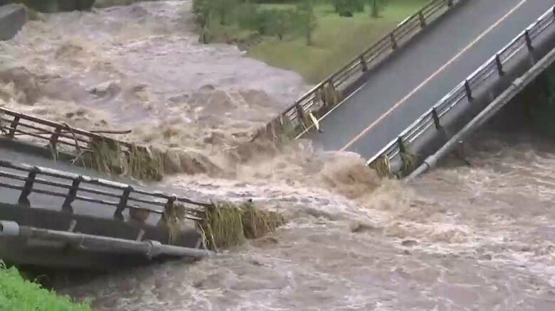 線状降水帯発生の熊本で冠水、氾濫、橋崩落…各地で被害　九州南部でも記録的大雨　今夜にかけ大雨予想、厳重警戒を｜FNNプライムオンライン