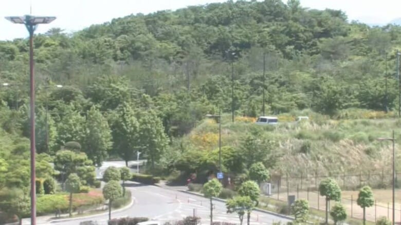 【続報】益田市の万葉公園でまたクマらしき動物の目撃情報…公園全体を封鎖　警戒続ける（島根）｜FNNプライムオンライン