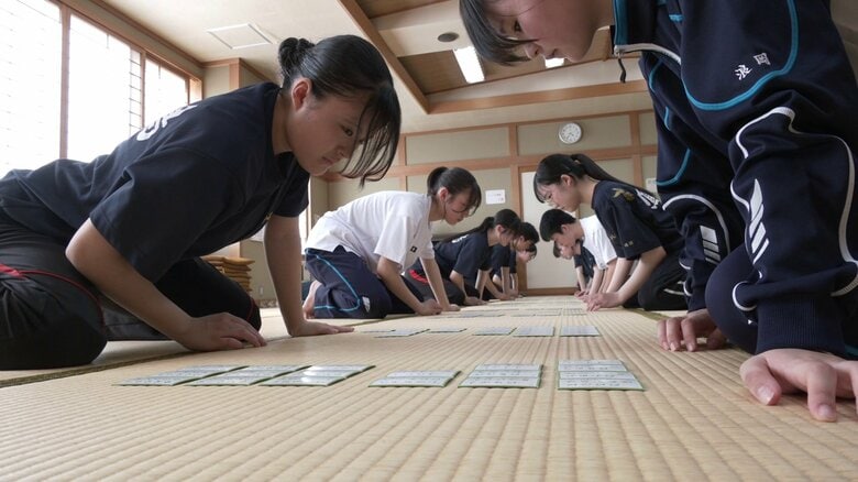かるたの甲子園で1勝を　全国高総文祭では決勝リーグ目指す　“畳の上の格闘技”競技かるたに青春かける高校生【秋田発】｜FNNプライムオンライン