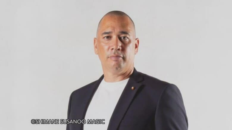 【Bリーグ】島根スサノオマジックのポール・ヘナレHCが退団　就任4季で3度のCS進出果たす｜FNNプライムオンライン