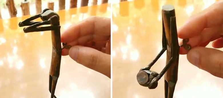 おもむろに頭をつかみ…取り外す!