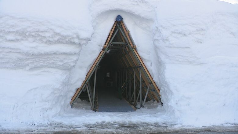 雪トンネル『ゆきみちクン』