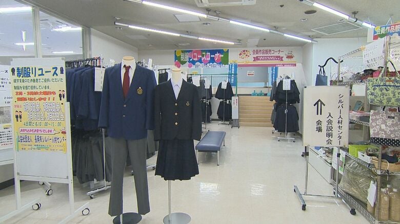 リユース制服展示コーナー