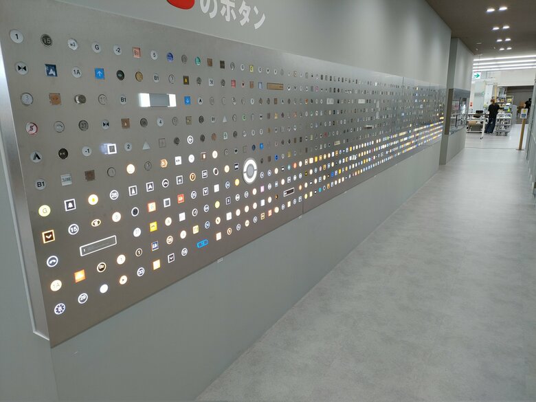 1000のボタンを好きなだけ押せる　下の方のボタンが多く光っている