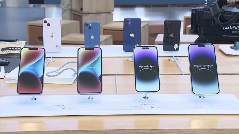 店内に並べられた「iPhone14」