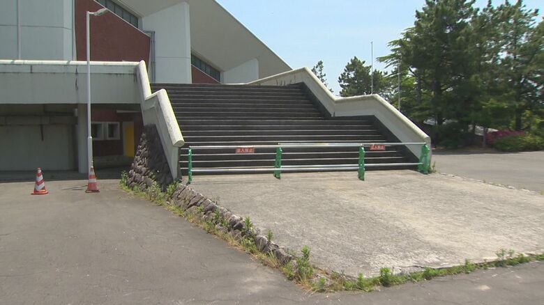 新潟市体育館 老朽化で立ち入り禁止に