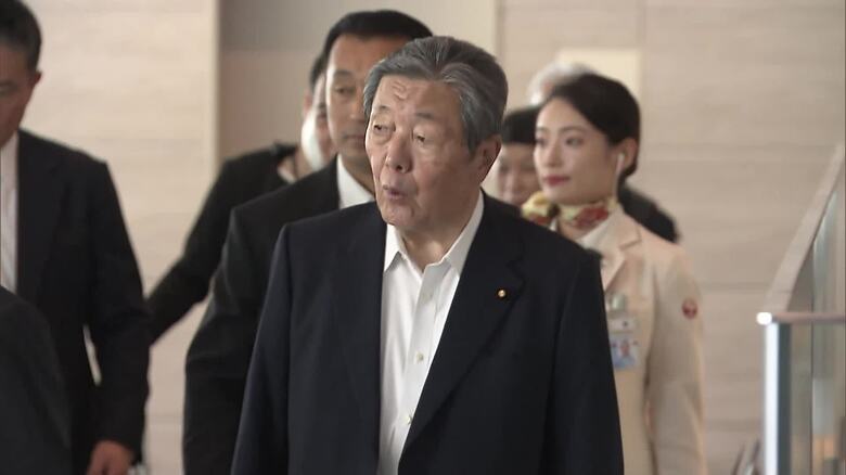 森山総務会長（羽田空港・27日午前8時半ごろ）