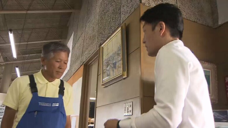マリーナペラガスの松野さん（左）と県水産課の湯谷主任