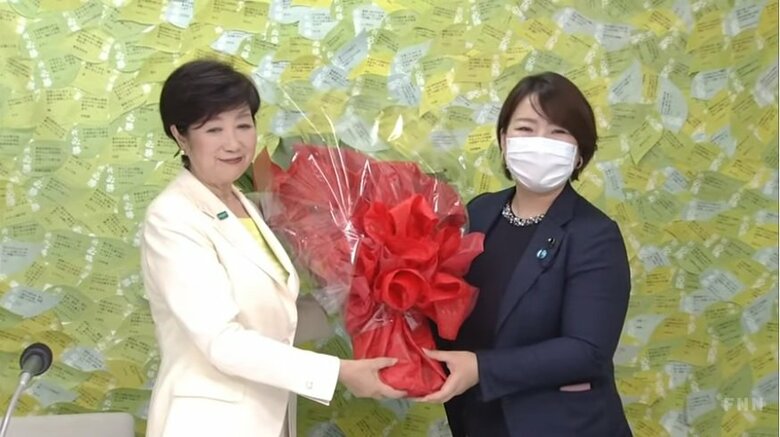 小池都知事（左）　荒木都民ファーストの会代表（右）