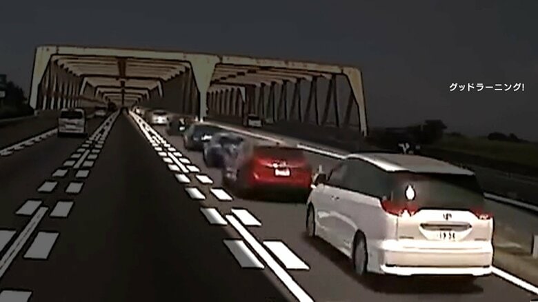 車間距離が詰まっている追い越し車線