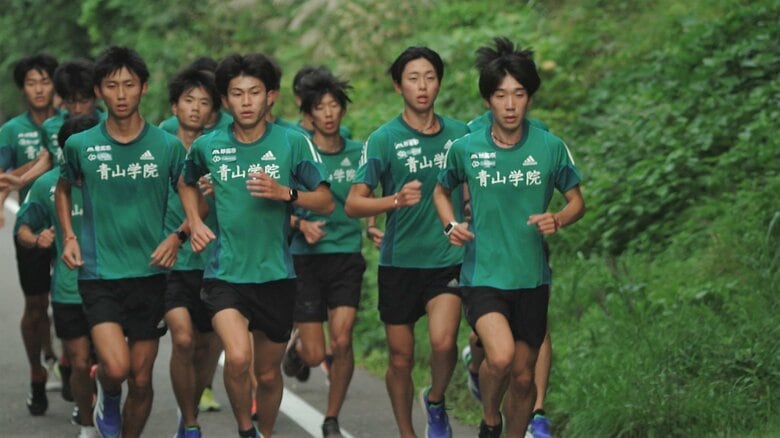 練習に励む青山学院大学陸上競技部の部員たち