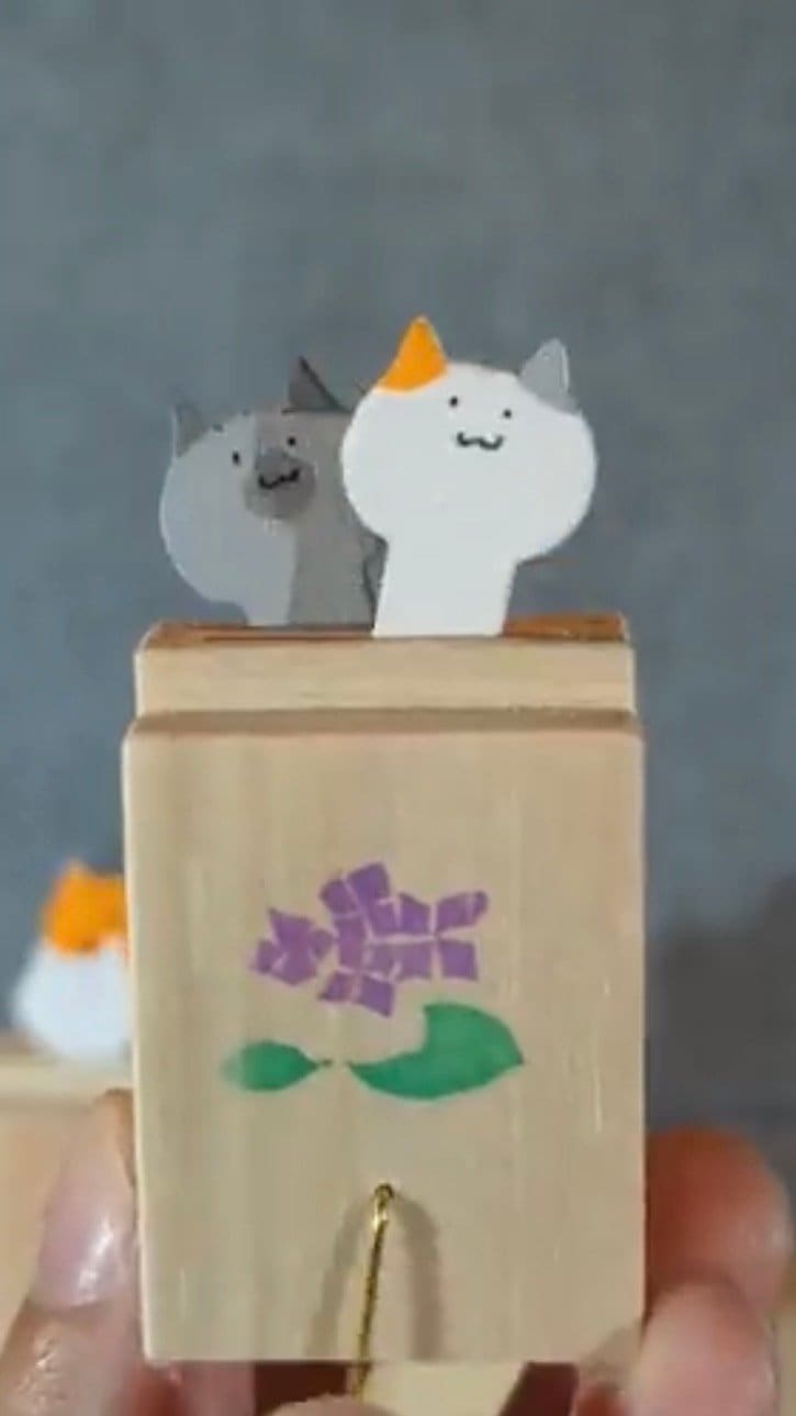 Choo Choo TRAINのように動く猫